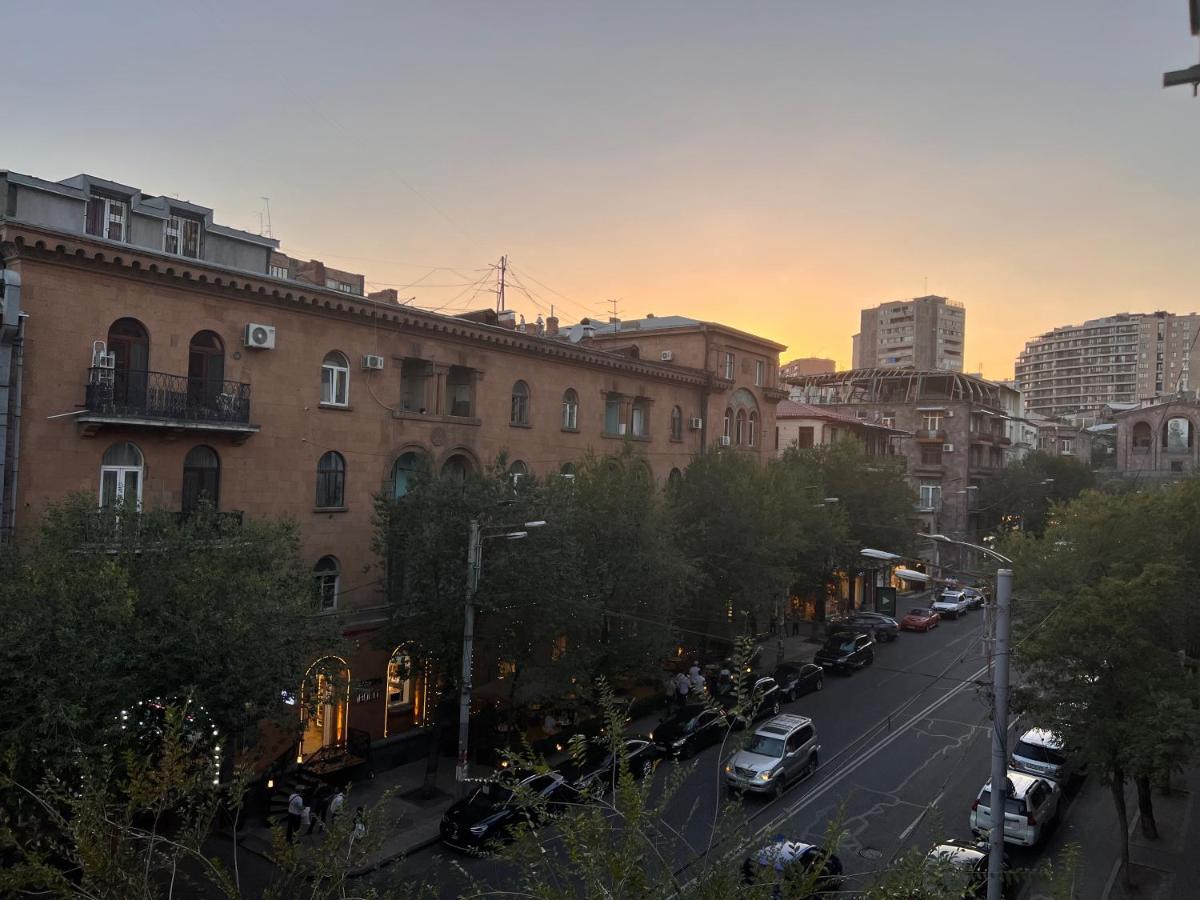 Tumanyan Apartments Yerevan Exterior photo